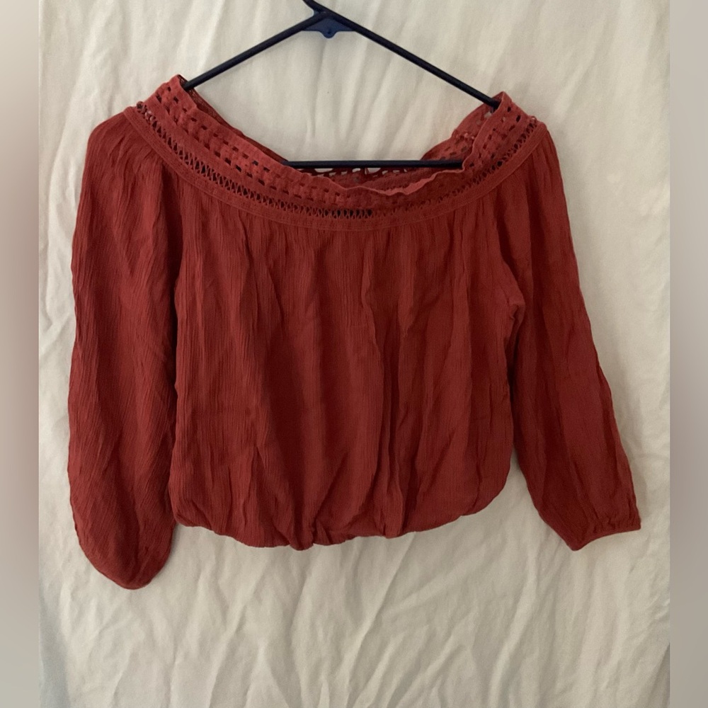 Lulus medium crop top lace neck rust 
3/4 sleeves